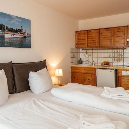 Kuschelnester Und Ferienwohnung Chiemseegluck Mit Wunderschonem Chiemseeblick Gstadt am Chiemsee Exteriör bild