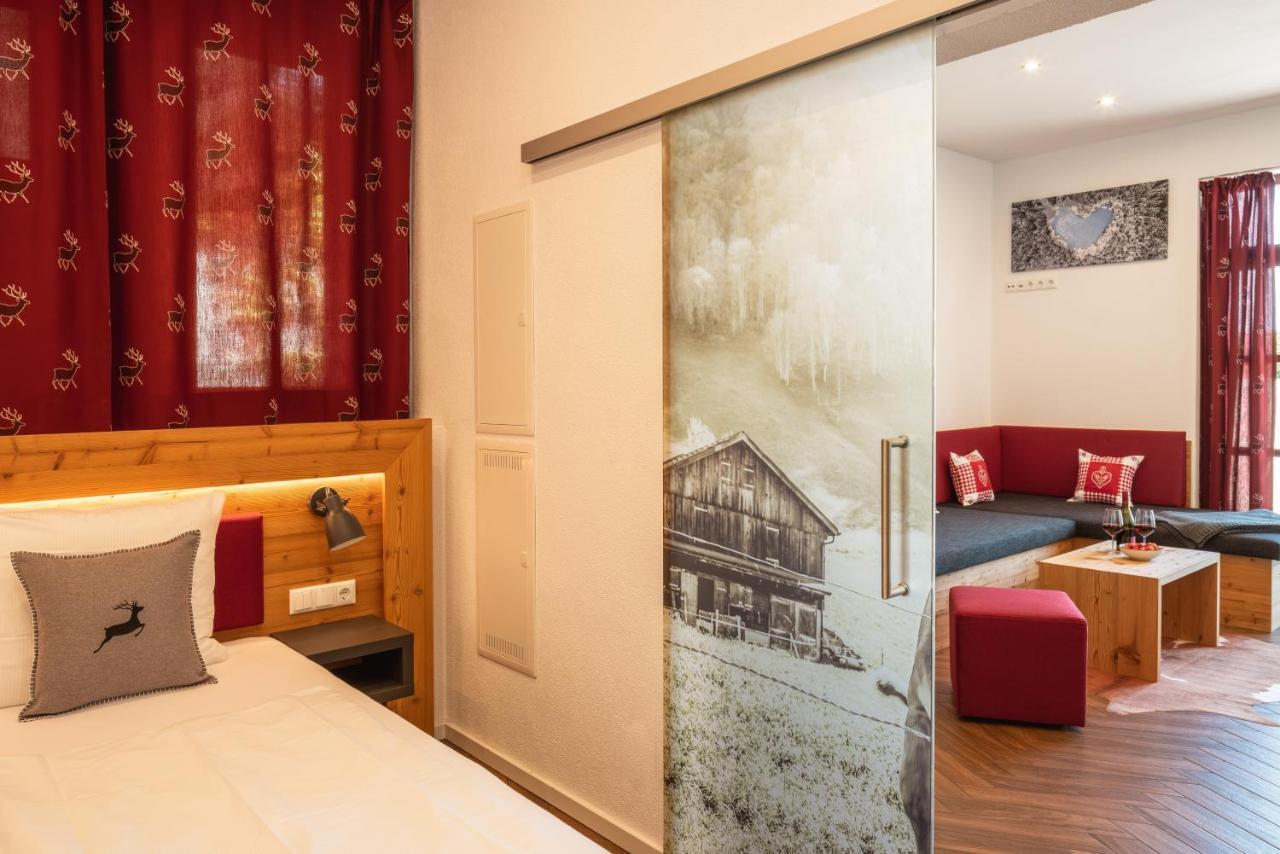 Kuschelnester Und Ferienwohnung Chiemseegluck Mit Wunderschonem Chiemseeblick Gstadt am Chiemsee Exteriör bild