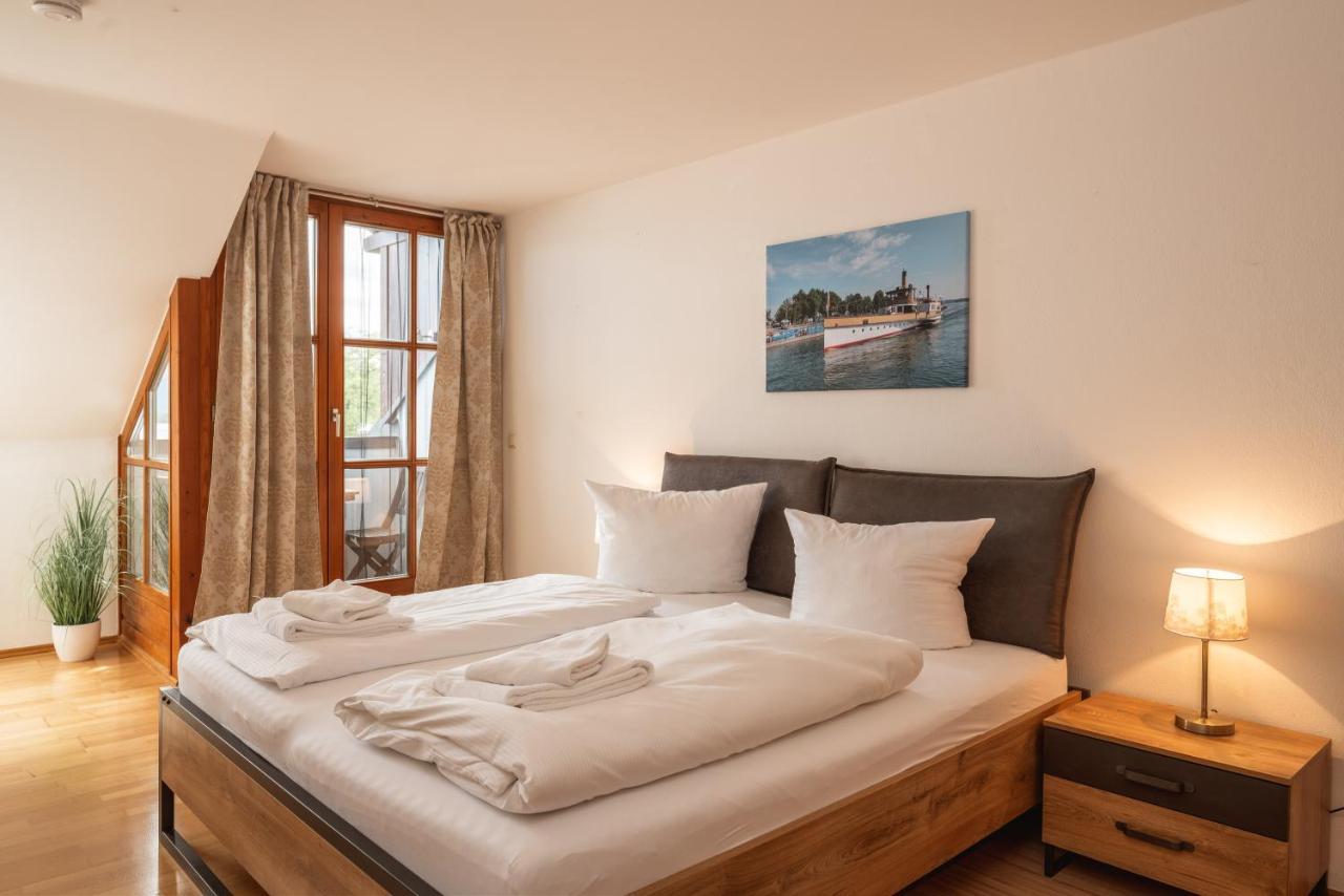 Kuschelnester Und Ferienwohnung Chiemseegluck Mit Wunderschonem Chiemseeblick Gstadt am Chiemsee Exteriör bild