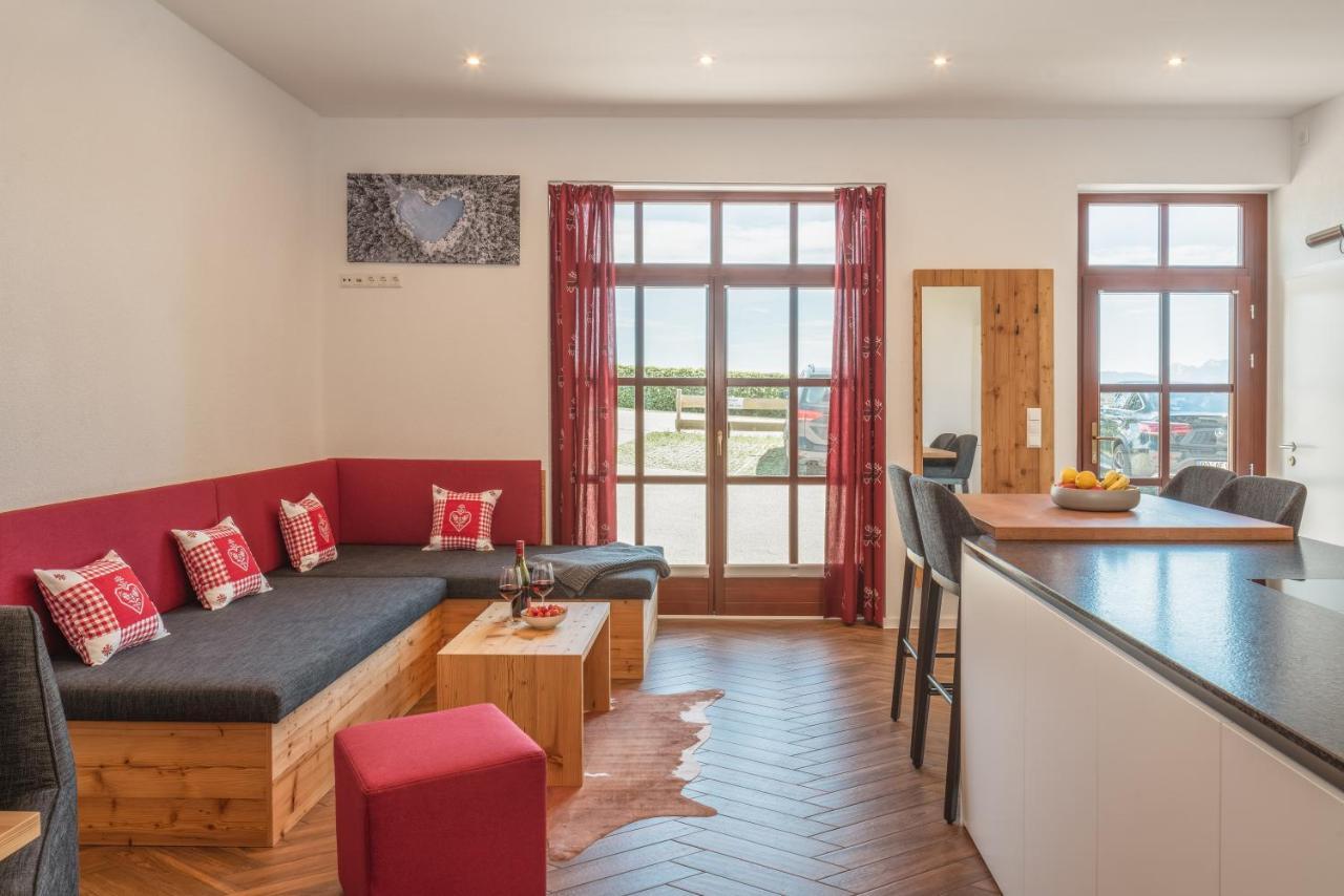 Kuschelnester Und Ferienwohnung Chiemseegluck Mit Wunderschonem Chiemseeblick Gstadt am Chiemsee Exteriör bild