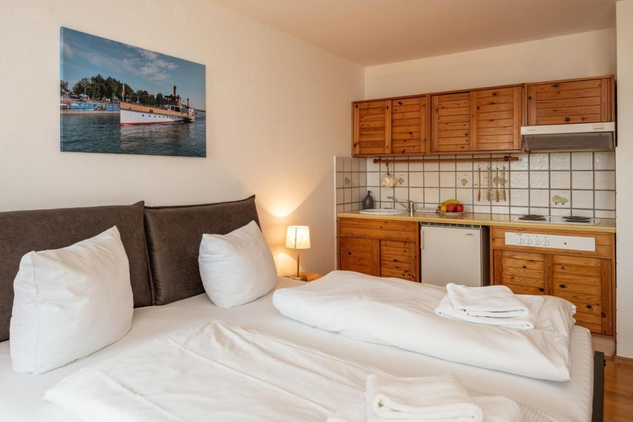 Kuschelnester Und Ferienwohnung Chiemseegluck Mit Wunderschonem Chiemseeblick Gstadt am Chiemsee Exteriör bild