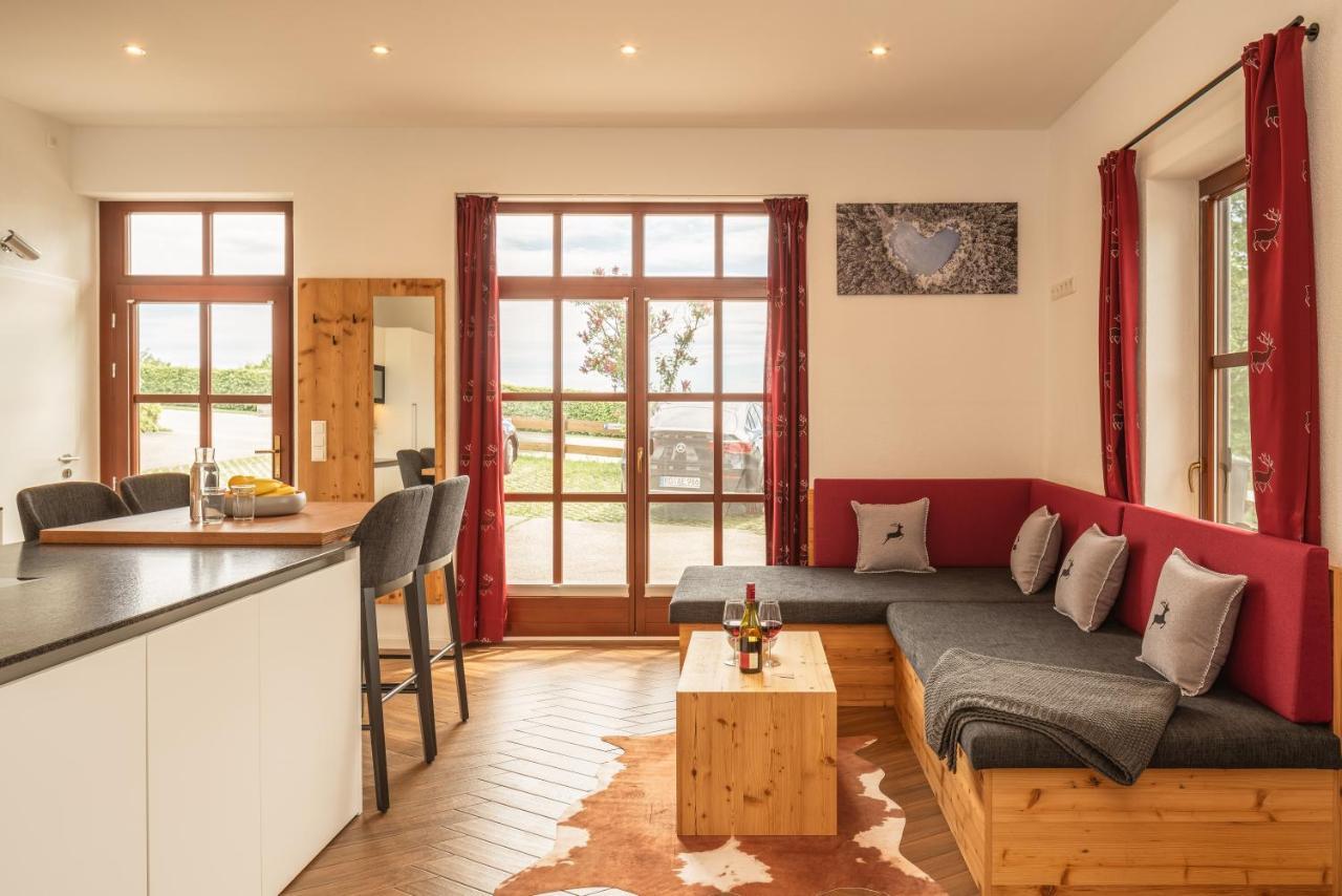 Kuschelnester Und Ferienwohnung Chiemseegluck Mit Wunderschonem Chiemseeblick Gstadt am Chiemsee Exteriör bild