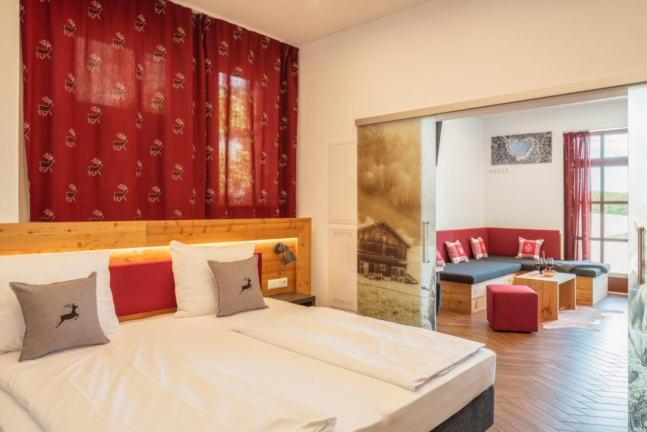 Kuschelnester Und Ferienwohnung Chiemseegluck Mit Wunderschonem Chiemseeblick Gstadt am Chiemsee Exteriör bild
